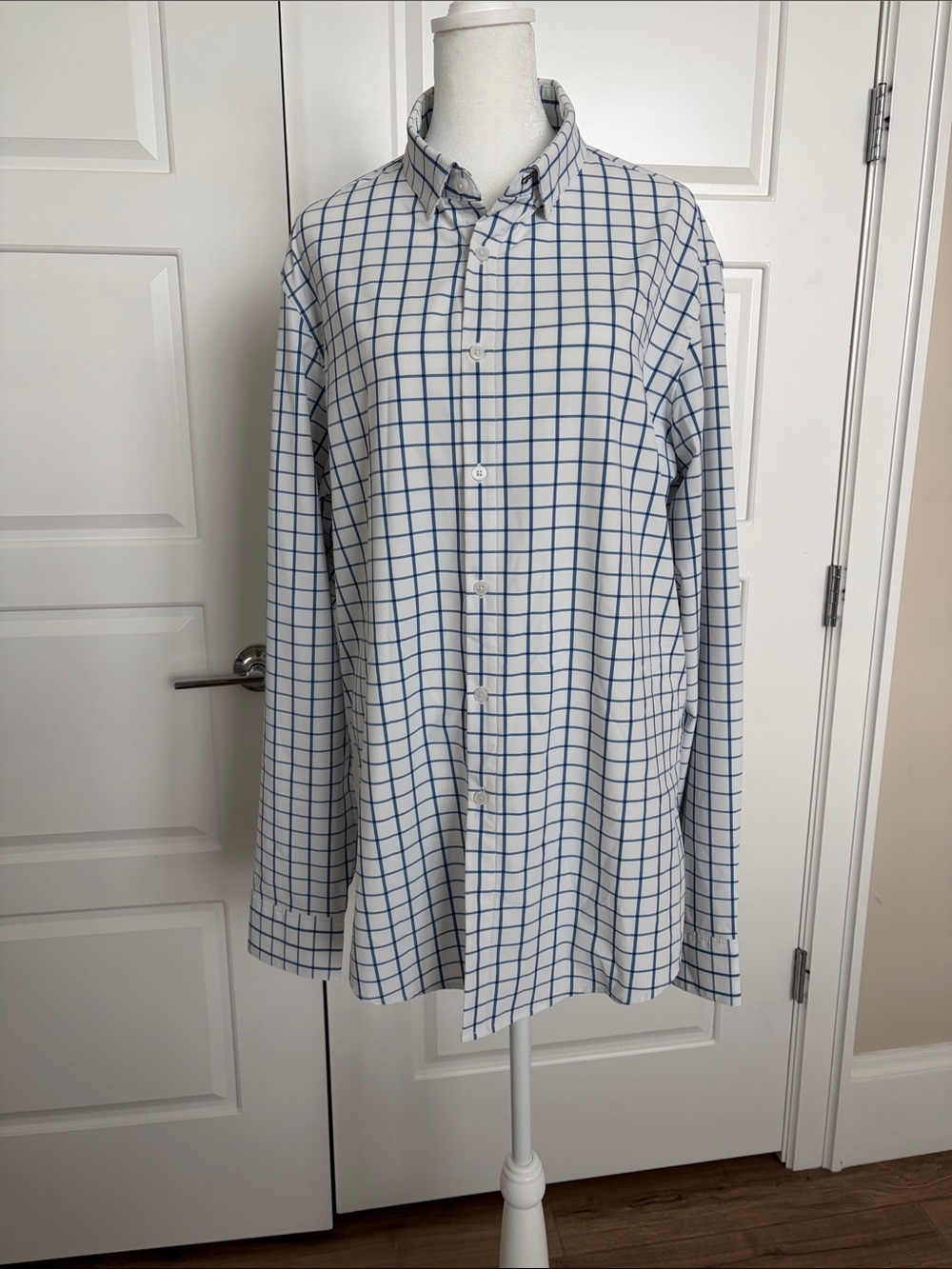 Mizzen+Main White Shirt with Blue Windowpane Check